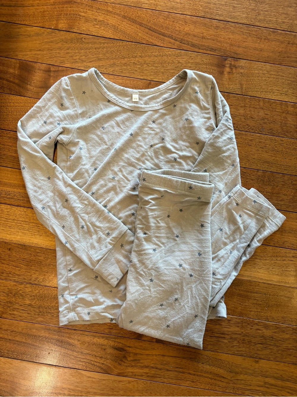 Quincy Mae Light Light Gray Star Print Kids Pajama Set